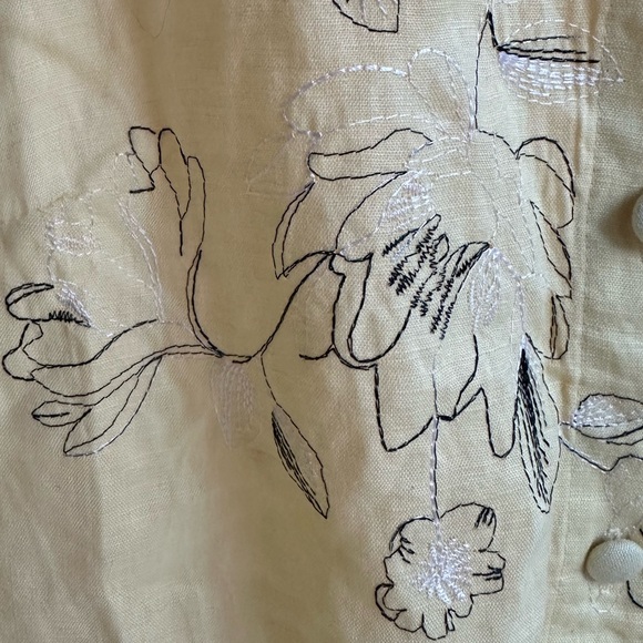 Tweeds Linen Pale Yellow Blouse With Black & White Floral Embroidery ~ 1X - Picture 8 of 15